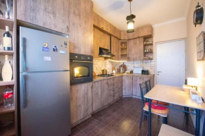 Central Vake w/ free parking . 2 Bedroom / 1 Bath